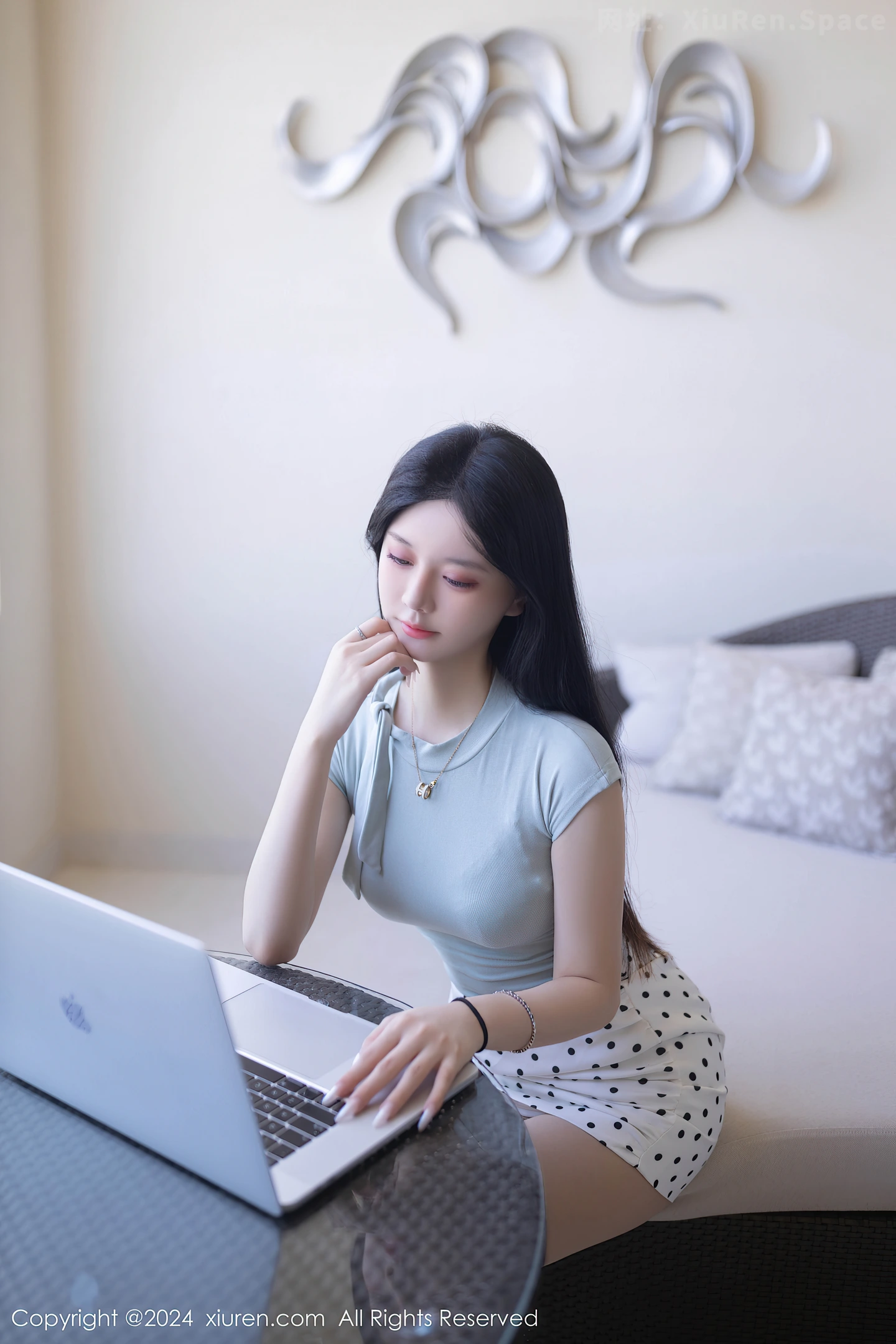 图片[3]-[XiuRen秀人网]VOL.8774 模特幼幼性感淡蓝色上衣配白色短裙露超薄肉丝秀美腿诱惑写真80P-秀人网官方网站